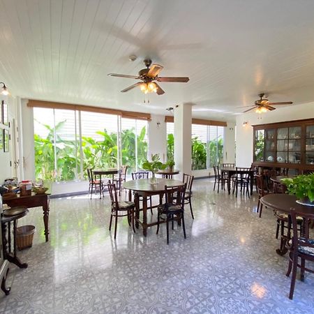 Отель Ssip Boutique Dhevej Bangkok (Adults Only) Экстерьер фото