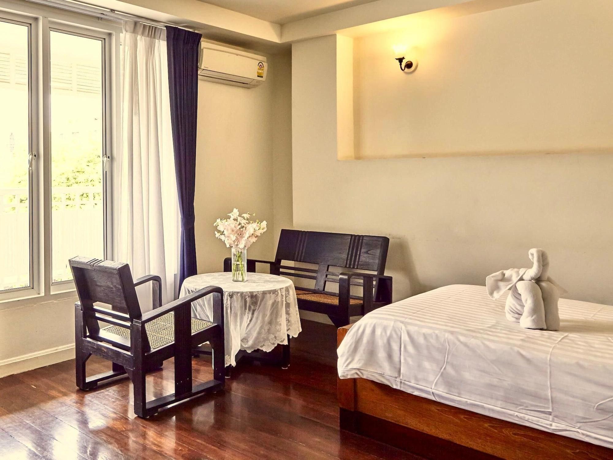 Отель Ssip Boutique Dhevej Bangkok (Adults Only) Экстерьер фото