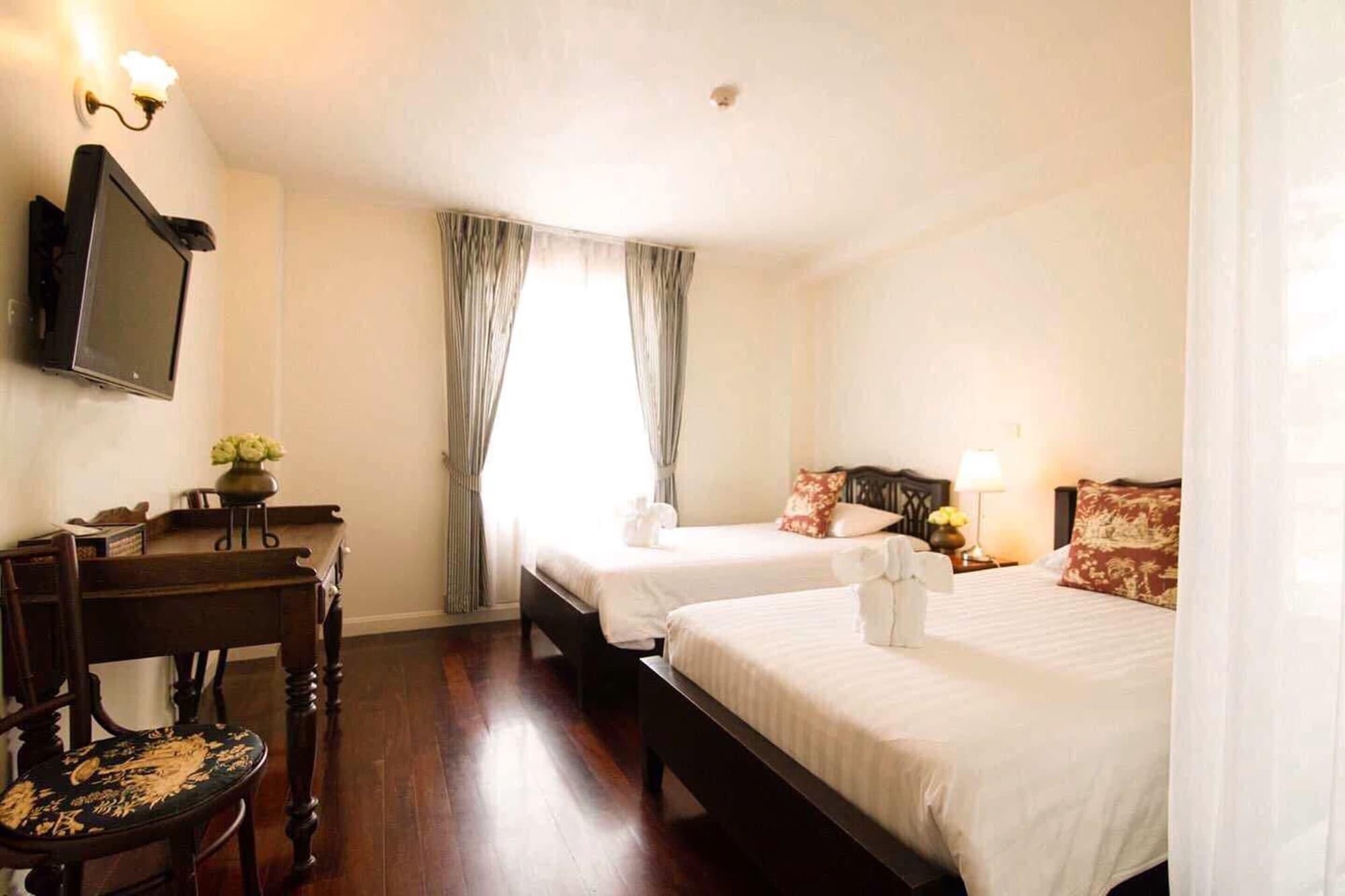 Отель Ssip Boutique Dhevej Bangkok (Adults Only) Экстерьер фото