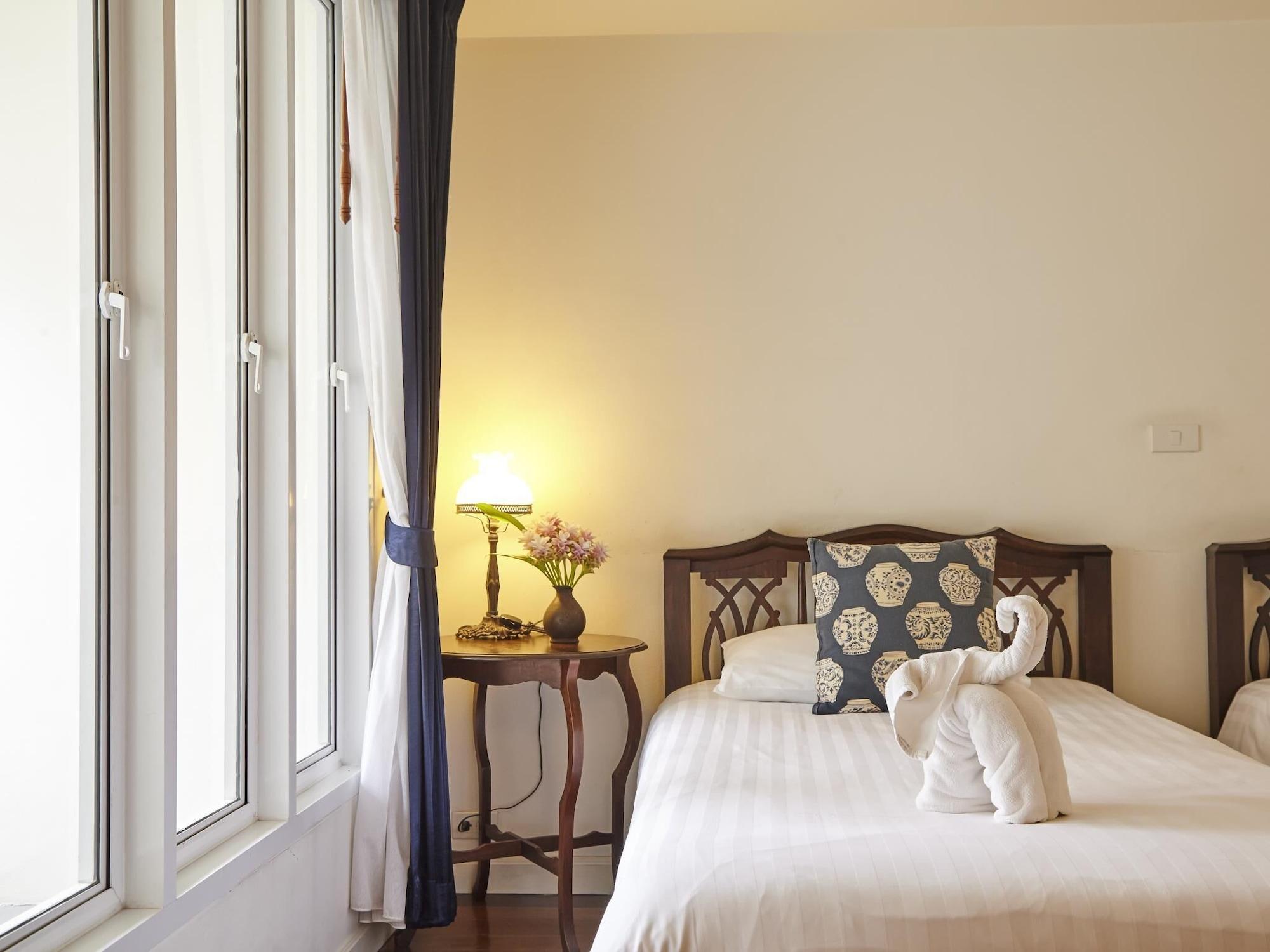 Отель Ssip Boutique Dhevej Bangkok (Adults Only) Экстерьер фото