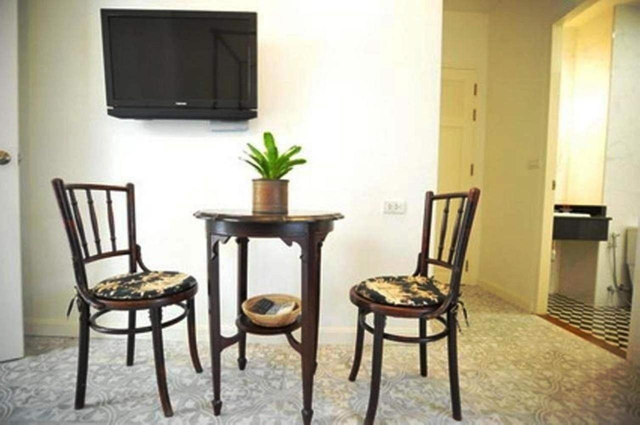 Отель Ssip Boutique Dhevej Bangkok (Adults Only) Экстерьер фото