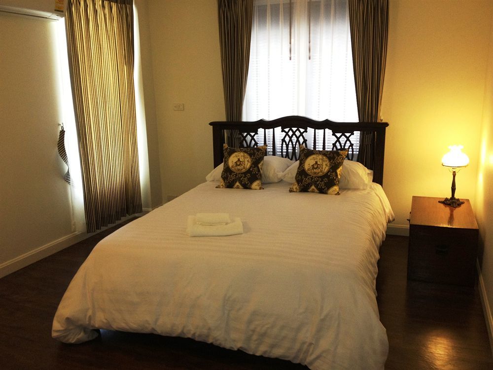 Отель Ssip Boutique Dhevej Bangkok (Adults Only) Экстерьер фото