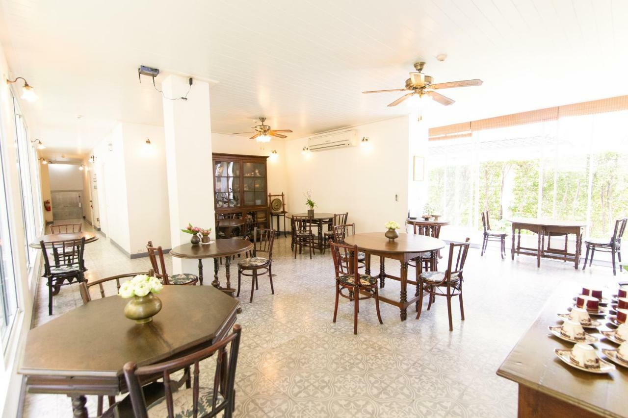 Отель Ssip Boutique Dhevej Bangkok (Adults Only) Экстерьер фото