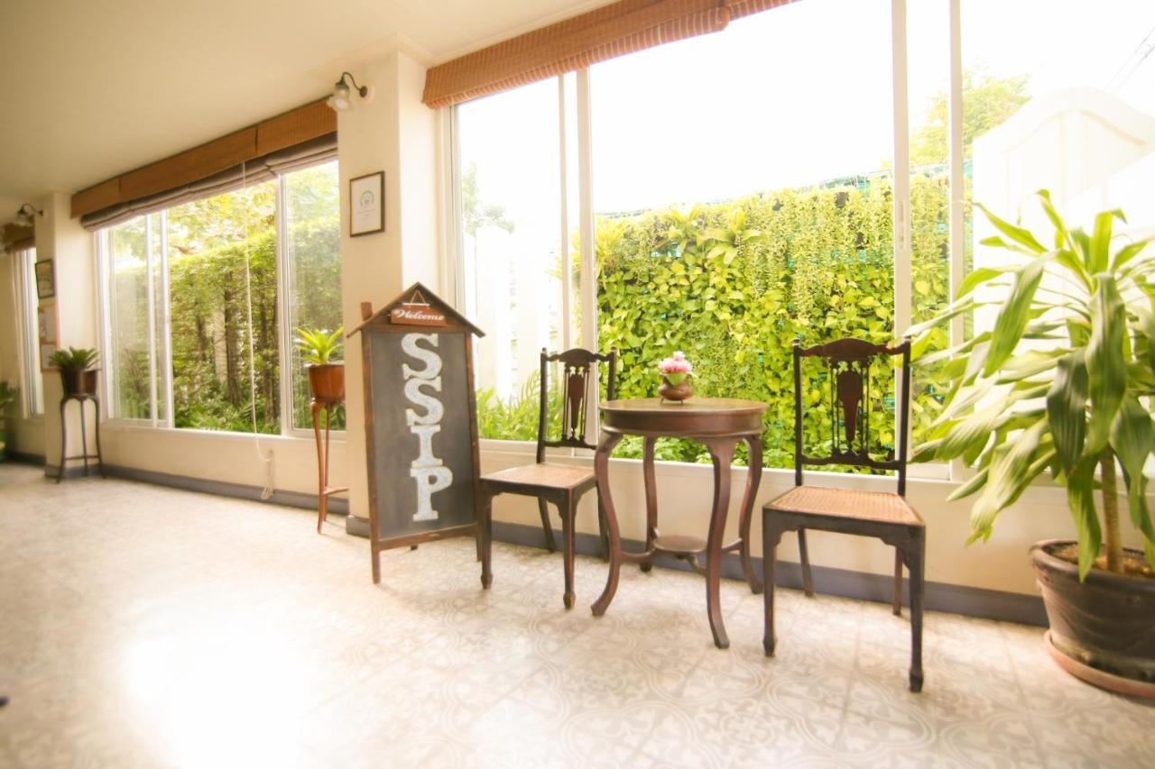 Отель Ssip Boutique Dhevej Bangkok (Adults Only) Экстерьер фото